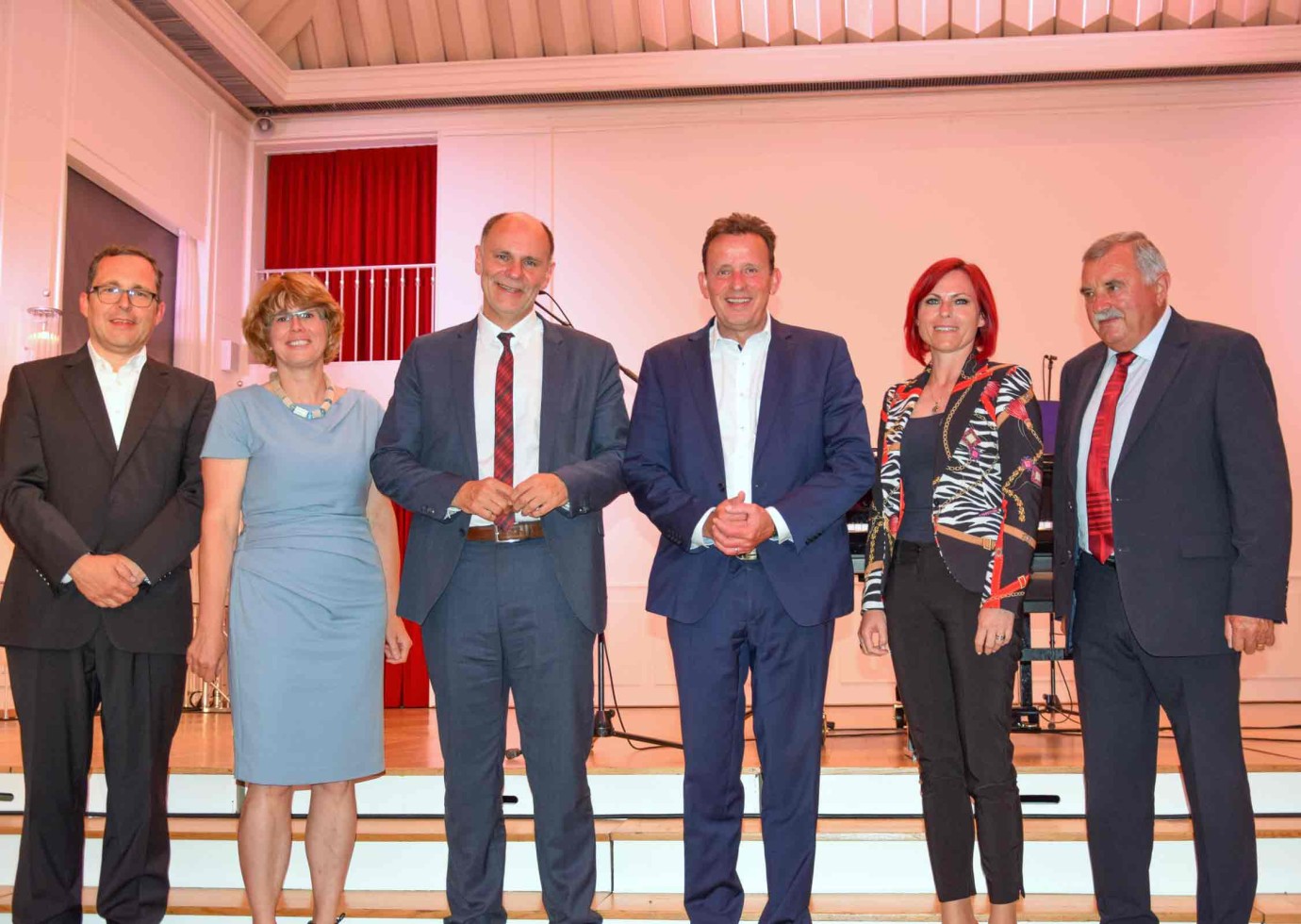 Von links: Axel Huber (Partnerschaftsbeauftragter), Bürgermeisterin Ute Seifried, OB Bernd Häusler, Celjes Bürgermeister Bojan Srot, Breda Arnsek und Vladimir Ljubek (beide Bürgermeister-Stellvertreter). Von links: Axel Huber (Partnerschaftsbeauftragter), Bürgermeisterin Ute Seifried, OB Bernd Häusler, Celjes Bürgermeister Bojan Srot, Breda Arnsek und Vladimir Ljubek (beide Bürgermeister-Stellvertreter).