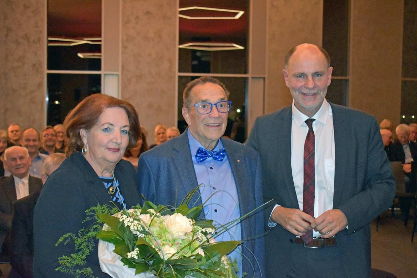 Peter Hänssler (Mitte) mit Gattin Regine und Oberbürgermeister Bernd Häusler übe
