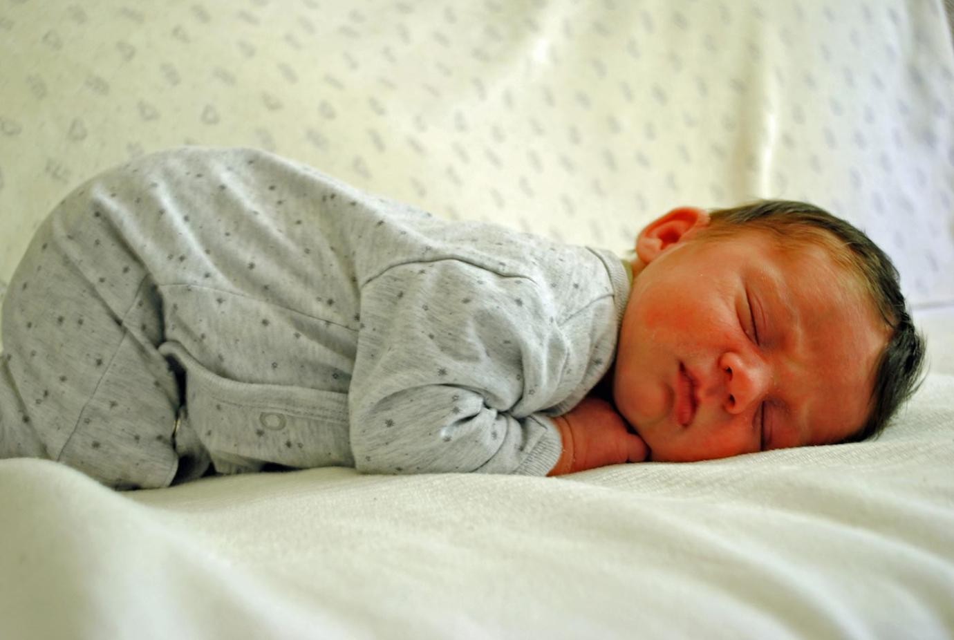 Im Jahr 2022 kamen in Singen 1.362 Kinder auf die Welt. Baby