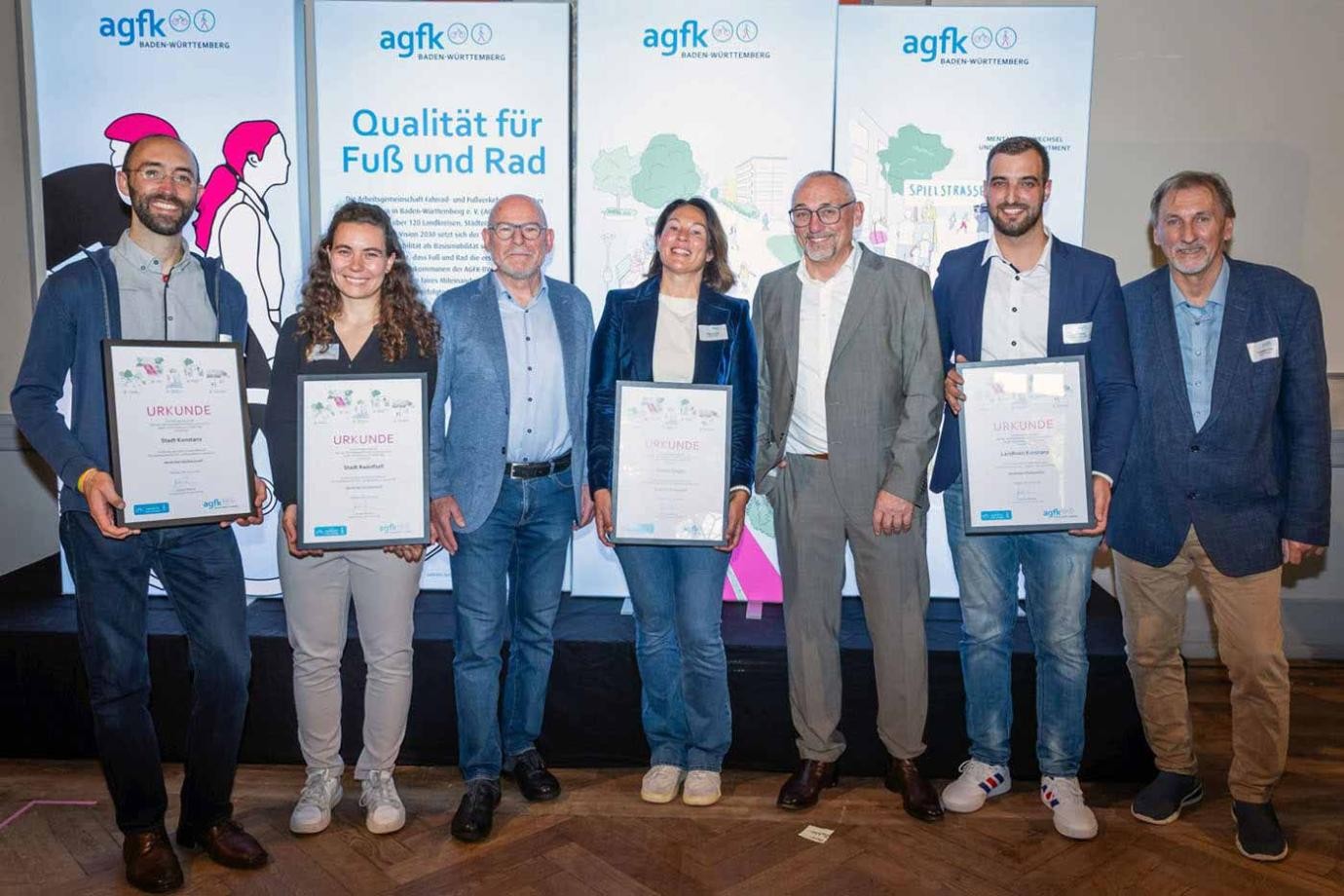 Gruppenbild mit 7 Leuten.