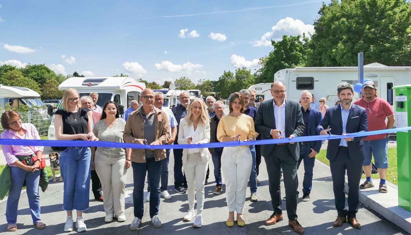 Offizielle Einweihung des Wohnmobilstellplatzes: Viele Beteiligte haben zum Gelingen des attraktiven Platzes beigetragen.