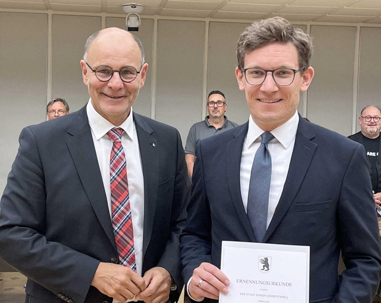 Oberbürgermeister Bernd Häusler (links) und neuer Erster Beigeordneter der Stadt Singen, Marcus Röwer.
