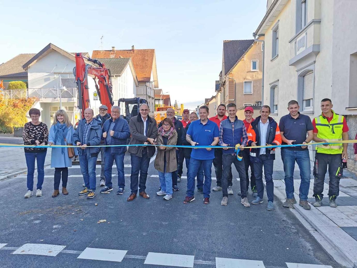 Feierliche Einweihung der Hohenkrähenstraße nach zwei Jahren Bauzeit. Feierliche Einweihung der Hohenkrähenstraße nach zwei Jahren Bauzeit.