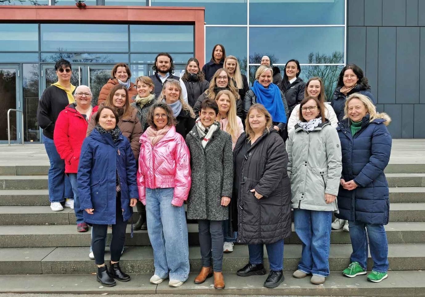 Weiterhin allen Kindern von Anfang an gute Bildungschancen zu ermöglichen, ist das Ziel des gesamten „Sprach-Teams“. In Singen gibt es insgesamt 19 Sprach-Kitas – in unterschiedlicher Trägerschaft –, in der jeweils eine zusätzliche Fachkraft mit besonderen Kenntnissen rund um den Bereich sprachlicher Bildung eingesetzt ist.