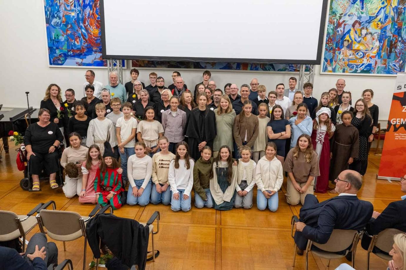 Gruppenbild nach der Preisverleihung mit den Geehrten im Bürgersaal des Rathauses Singen. Foto: Wolfgang Schneble Gruppenbild nach der Preisverleihung mit den Geehrten im Bürgersaal des Rathauses Singen. Foto: Wolfgang Schneble