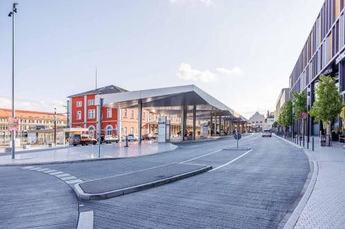 singen_innenstadt_bahnhof_zob_02_nachweis_stadt-singen_buero-klare Bahnhofsplatz mit Busbahnhof